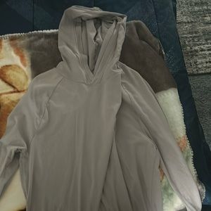Long sleeve shirt from hollister, tanish-grey color. Youth XS. Smoke Free